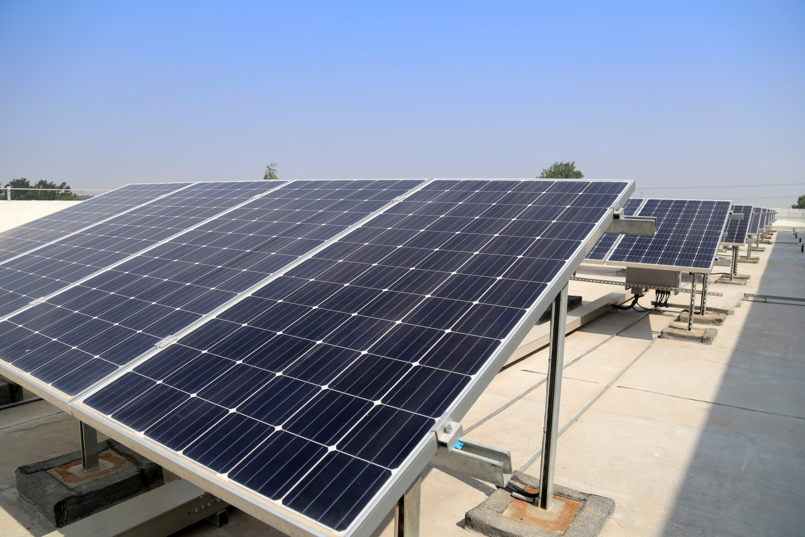 Quais são as Aplicações Alternativas dos Painéis Solares Além da Geração de Eletricidade?